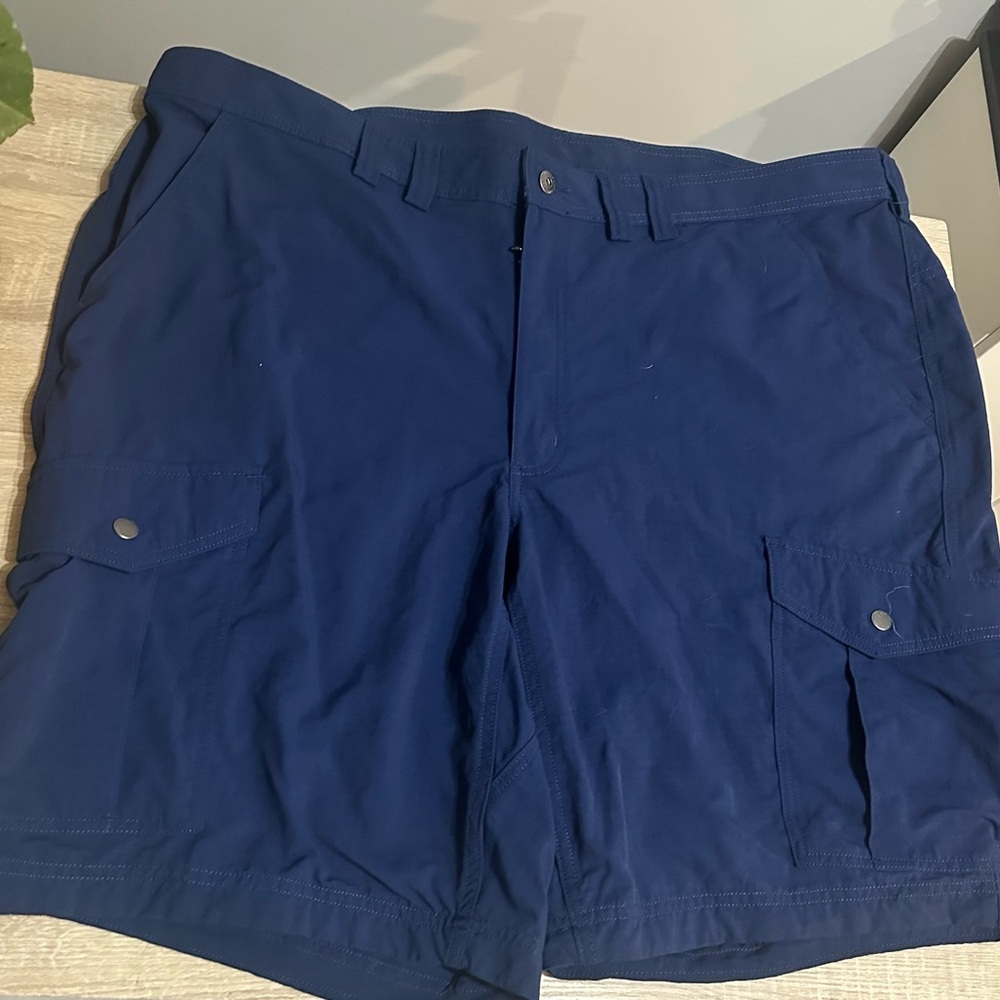 Duluth Trading Men's‎ Armachillo Blue Cargo Shorts. Size 46.